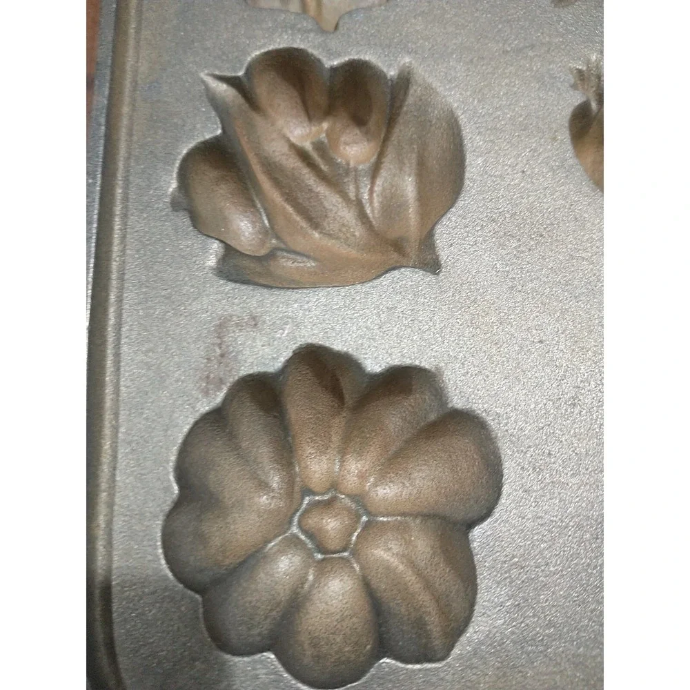 John Wright Cast Iron‎ Cake Baking Pan Muffin Autumn Theme Mold  USA Heavy